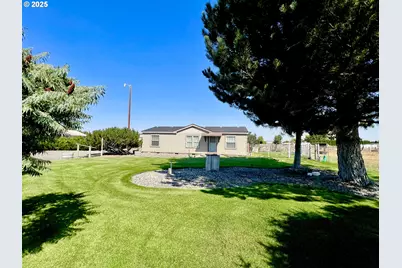 32415 E Loop Rd, Hermiston, OR 97838 - Photo 1