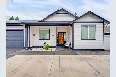 885 N Cascade Dr, Woodburn, OR 97071 - Photo 1