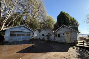 2435 N 10th St, Coos Bay, OR 97420 - Photo 1