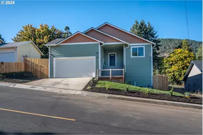 910 NE Leon Ave, Myrtle Creek, OR 97457 - Photo 1