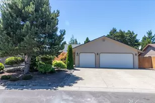 47 Park Village Dr, Florence, OR 97439 - Photo 1