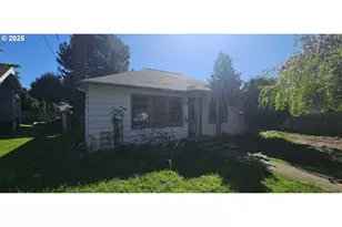 344 S 15th St, Saint Helens, OR 97051 - Photo 1