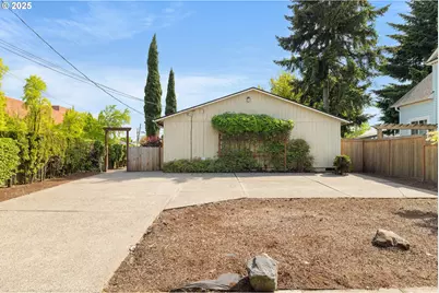 624 N Emerson St, Portland, OR 97217 - Photo 1