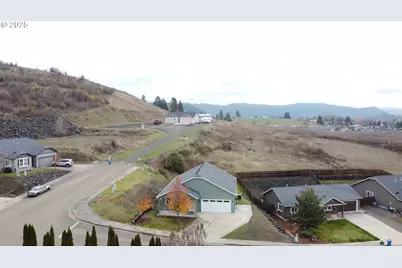 189 Quincy Ave, Roseburg, OR 97471 - Photo 1