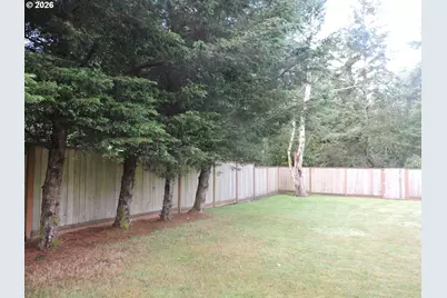 47 SW Gardenia Ave, Warrenton, OR 97146 - Photo 3