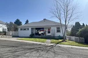 706 NW 10th St, Pendleton, OR 97801 - Photo 1