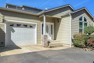 2483 SE Waldon Ave, Roseburg, OR 97470 - Photo 1