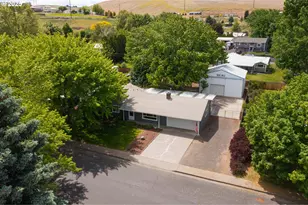 1911 SW Vista Pl, Pendleton, OR 97801 - Photo 1