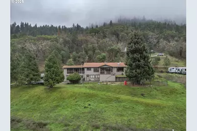 4644 Glen Echo Way, Central Point, OR 97502 - Photo 1