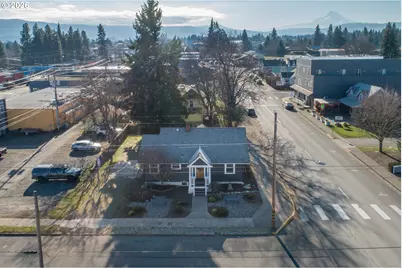 1215 B St, Hood River, OR 97031 - Photo 1