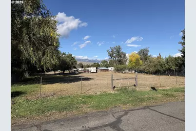 15th, Baker City, OR 97814 - Photo 1