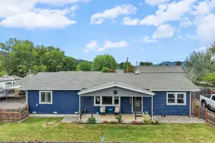164 Hawthorne St, Sutherlin, OR 97479 - Photo 1