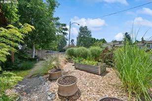 4902 NE 78th Ave, Portland, OR 97218 - Photo 5
