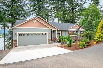 570 Columbia St, Cathlamet, WA 98612 - Photo 1