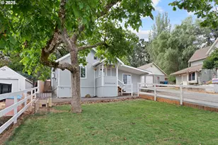 339 4th St, Scotts Mills, OR 97375 - Photo 1