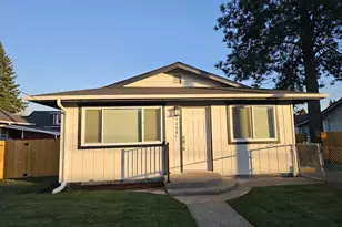 1208 S Pacific Ave, Kelso, WA 98626 - Photo 1