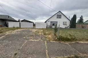 395 36th St, Springfield, OR 97478 - Photo 1