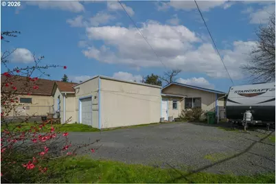 131 N 10th St, Cottage Grove, OR 97424 - Photo 1