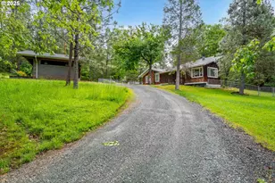 7320 W Evans Creek Rd, Rogue River, OR 97537 - Photo 1