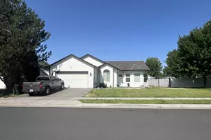 149 NE 11th Pl, Hermiston, OR 97838 - Photo 1