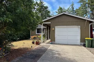 931 Kingwood St, Florence, OR 97439 - Photo 1