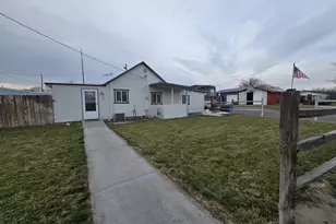 225 NE 8th St, Irrigon, OR 97844 - Photo 1