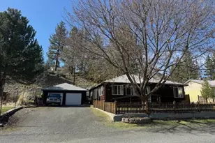207 N Humbolt St, Canyon City, OR 97820 - Photo 1