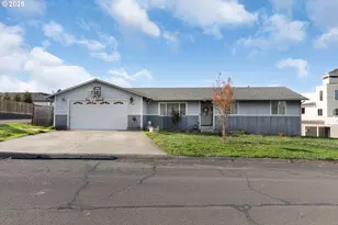 830 W Kenwood St, Roseburg, OR 97471 - Photo 1