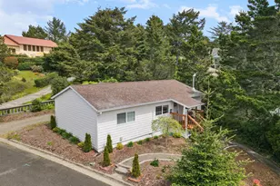 125 11th St, Florence, OR 97439 - Photo 1