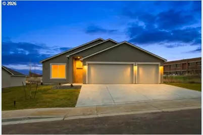 1327 SE 9th St, Hermiston, OR 97838 - Photo 1