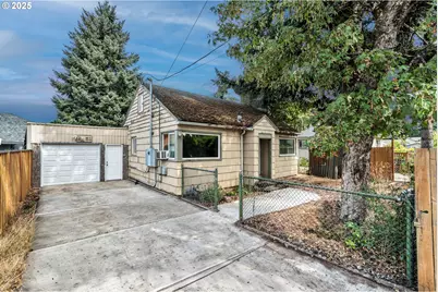 8451 SE Bush St, Portland, OR 97266 - Photo 1