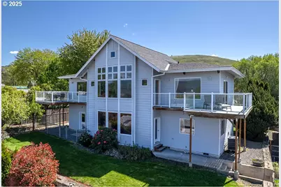 2425 E 14th St, The Dalles, OR 97058 - Photo 1