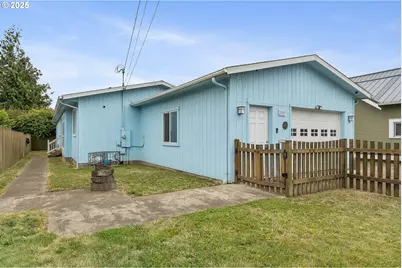 2105 9th St, Tillamook, OR 97141 - Photo 1