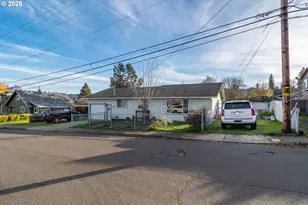 1785 NW Grove St, Roseburg, OR 97471 - Photo 1