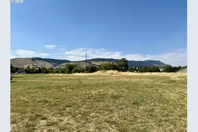 703 Palmer Ave, La Grande, OR 97850 - Photo 1