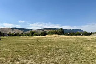 703 Palmer Ave, La Grande, OR 97850 - Photo 1