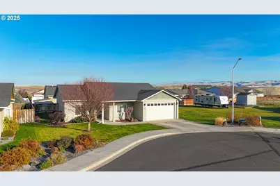 1914 SW 2nd Dr, Pendleton, OR 97801 - Photo 1