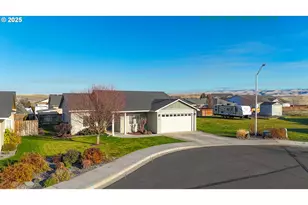 1914 SW 2nd Dr, Pendleton, OR 97801 - Photo 1