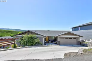 1637 E 21st St, The Dalles, OR 97058 - Photo 1