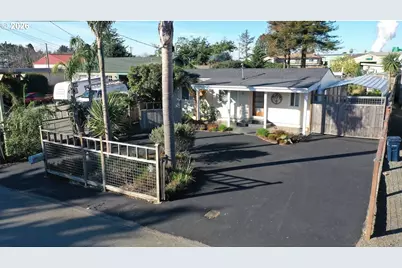237 Wharf St, Brookings, OR 97415 - Photo 1