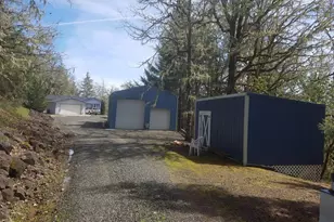 727 Hilltop Dr, Oakland, OR 97462 - Photo 1