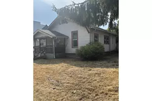 6114 NE Halsey St, Portland, OR 97213 - Photo 1