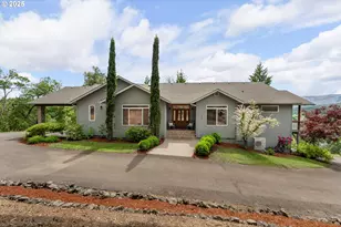 322 Monta Vista Ln, Roseburg, OR 97471 - Photo 1