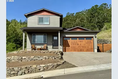 924 SE Golden Eagle Ave, Roseburg, OR 97470 - Photo 1