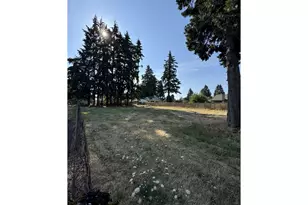 E Irwin, Eugene, OR 97402 - Photo 1