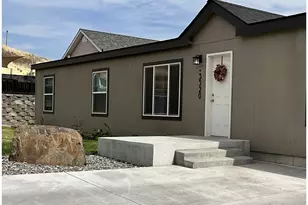 3520 NE King Pl, Pendleton, OR 97801 - Photo 1