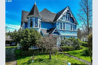 18 S Collier St, Coquille, OR 97423 - Photo 1