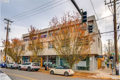 16 NE Shaver St #203, Portland, OR 97212 - Photo 1