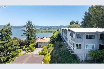 290 N 3rd Ct #7, Coos Bay, OR 97420 - Photo 1