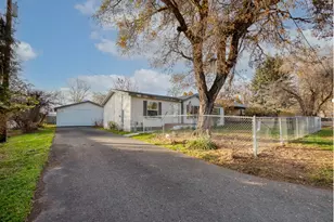 1904 Logan St, Klamath Falls, OR 97603 - Photo 1